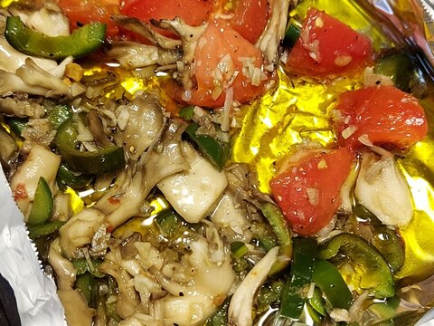 ホットプレートの端っこでアヒージョ